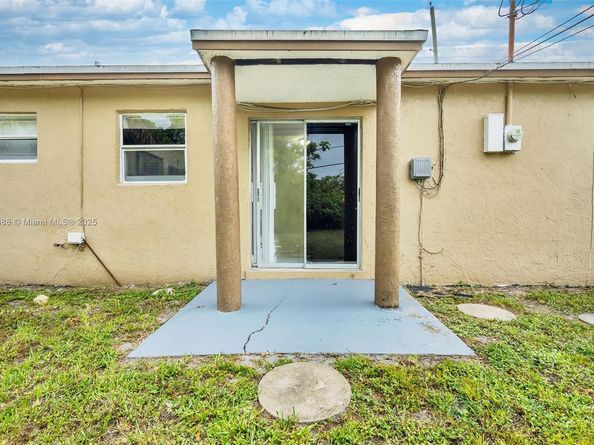 451 SW 28th Ave, Fort Lauderdale FL 33312