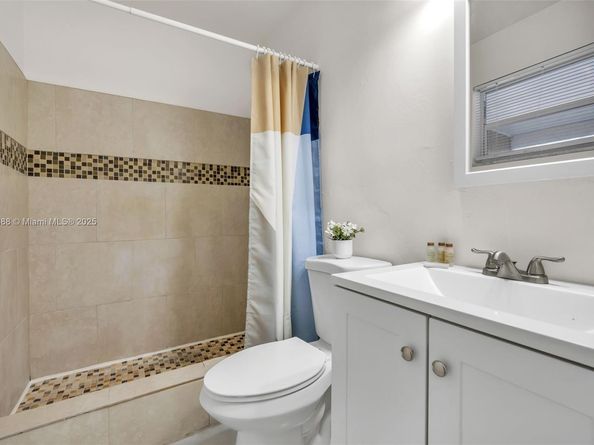 451 SW 28th Ave, Fort Lauderdale FL 33312