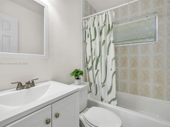 451 SW 28th Ave, Fort Lauderdale FL 33312