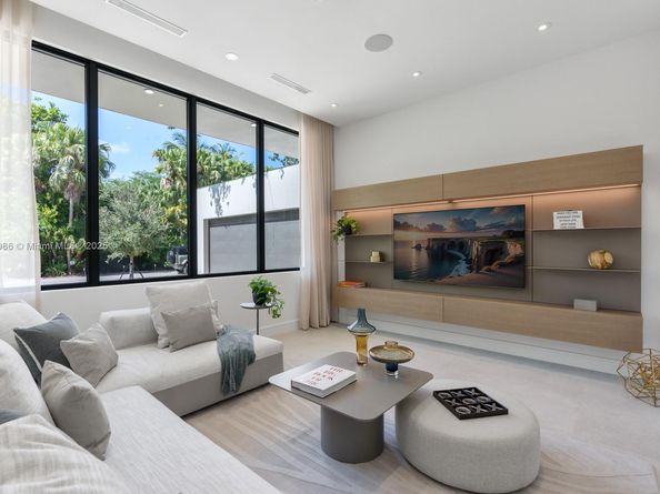 4010 Park Ave, Miami FL 33133