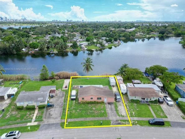 3710 SW 32nd Ct, West Park FL 33023