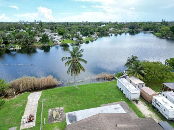 3710 SW 32nd Ct, West Park FL 33023