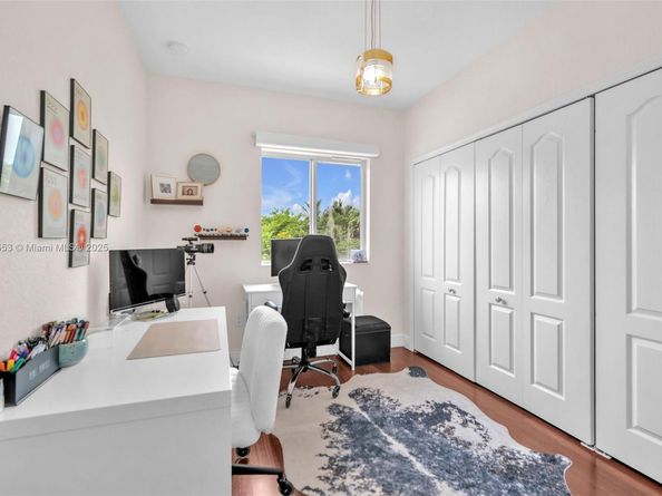 1927 SE 22nd Dr, Homestead FL 33035