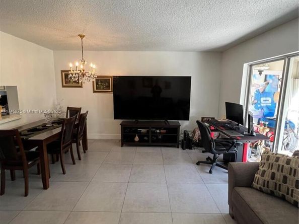 1000 NE 14th Ave 402, Hallandale Beach FL 33009