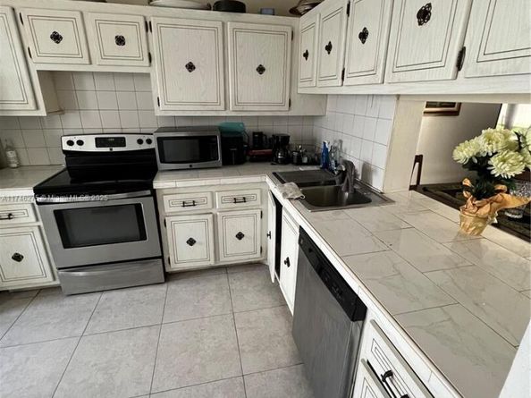 1000 NE 14th Ave 402, Hallandale Beach FL 33009