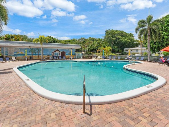 3160 LAKE OSBORNE Drive Bldg 6 Unit 206 FL 33461