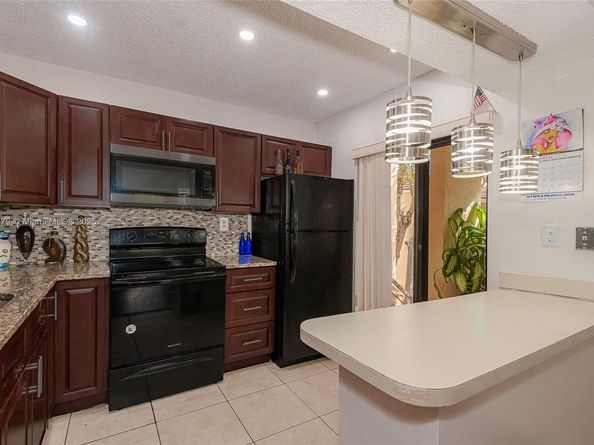 20015 NE 3rd Ct 6, Miami FL 33179