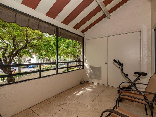 20015 NE 3rd Ct 6, Miami FL 33179