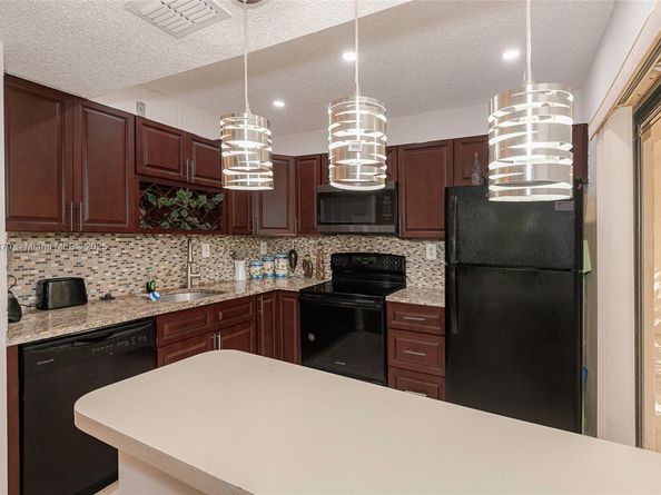 20015 NE 3rd Ct 6, Miami FL 33179