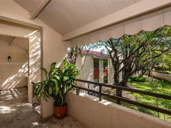 20015 NE 3rd Ct 6, Miami FL 33179