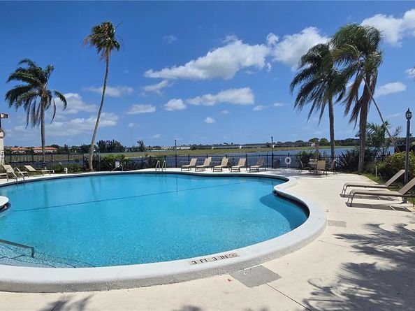 20015 NE 3rd Ct 6, Miami FL 33179