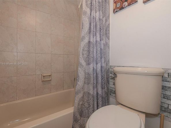 20015 NE 3rd Ct 6, Miami FL 33179