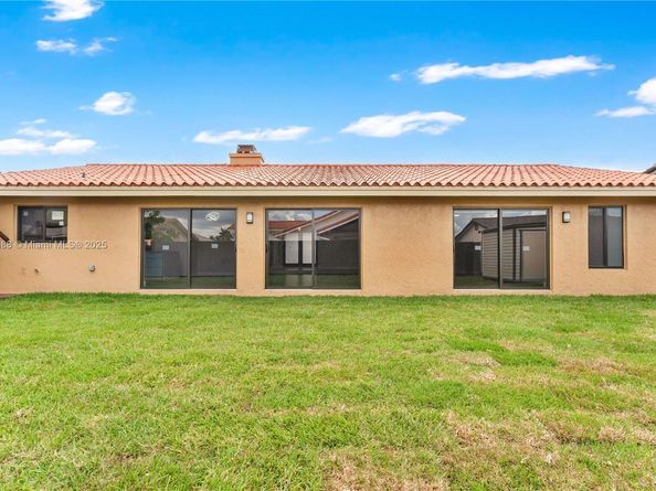 6281 NW 201st St, Hialeah FL 33015
