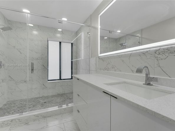 6281 NW 201st St, Hialeah FL 33015
