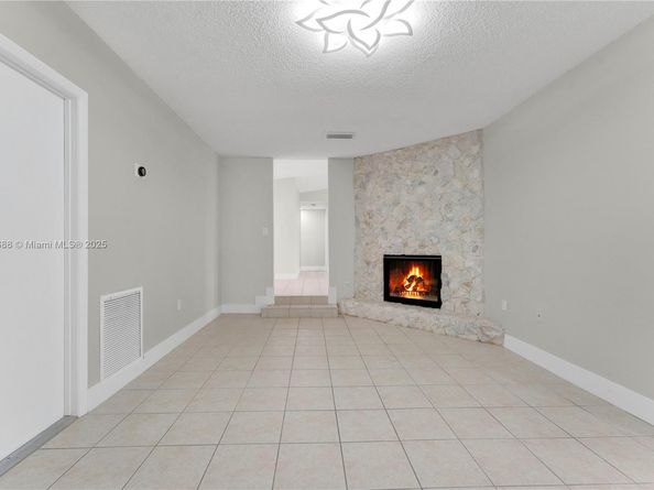6281 NW 201st St, Hialeah FL 33015