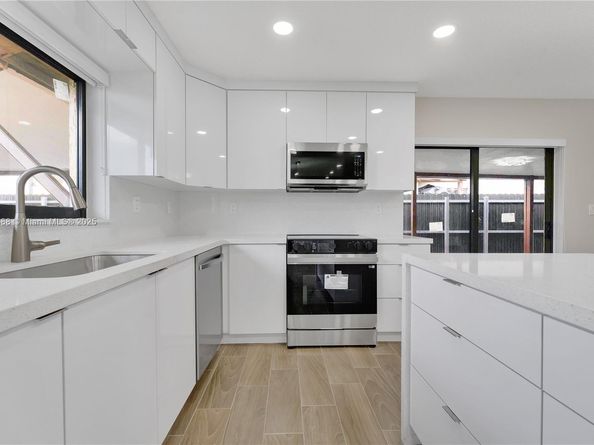 6281 NW 201st St, Hialeah FL 33015