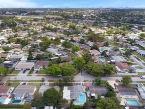 700 SW 67th Ave, Pembroke Pines FL 33023