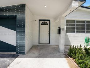 700 SW 67th Ave, Pembroke Pines FL 33023