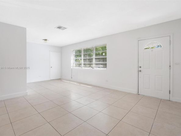 700 SW 67th Ave, Pembroke Pines FL 33023