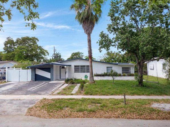 700 SW 67th Ave, Pembroke Pines FL 33023