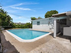 700 SW 67th Ave, Pembroke Pines FL 33023