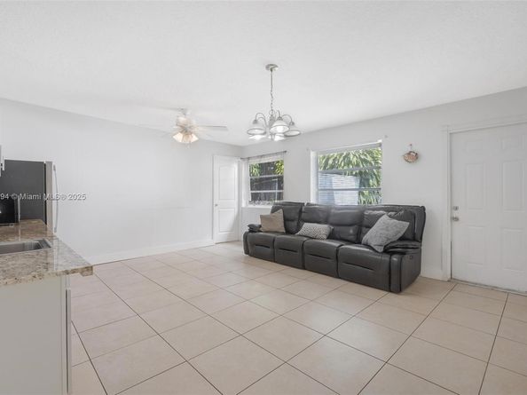 700 SW 67th Ave, Pembroke Pines FL 33023