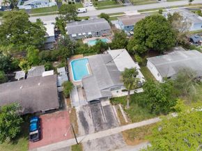 700 SW 67th Ave, Pembroke Pines FL 33023
