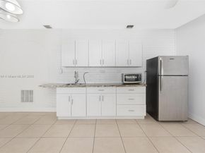 700 SW 67th Ave, Pembroke Pines FL 33023