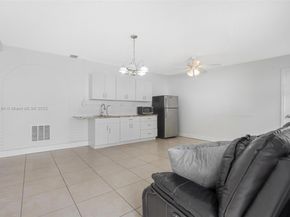 700 SW 67th Ave, Pembroke Pines FL 33023