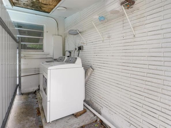 700 SW 67th Ave, Pembroke Pines FL 33023