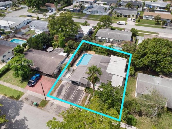 700 SW 67th Ave, Pembroke Pines FL 33023