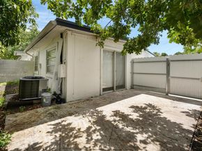 700 SW 67th Ave, Pembroke Pines FL 33023