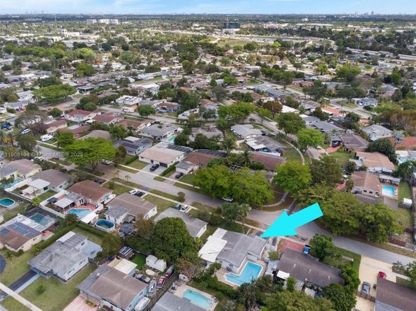 700 SW 67th Ave, Pembroke Pines FL 33023