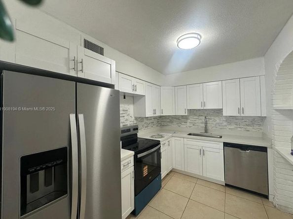 700 SW 67th Ave, Pembroke Pines FL 33023