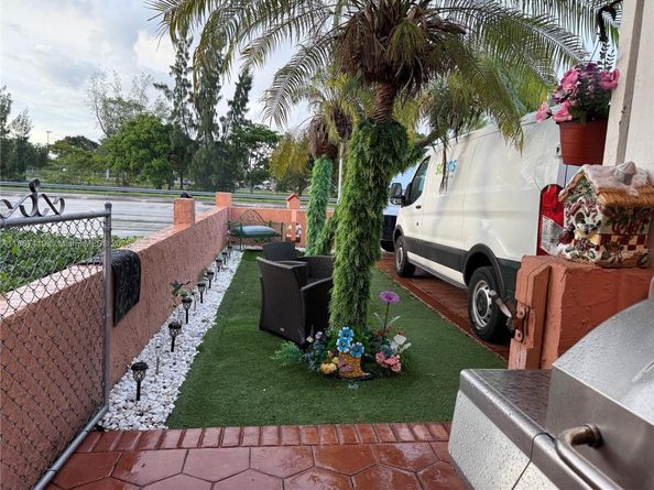 11420 SW 24th St, Miami FL 33165