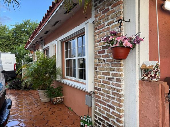 11420 SW 24th St, Miami FL 33165