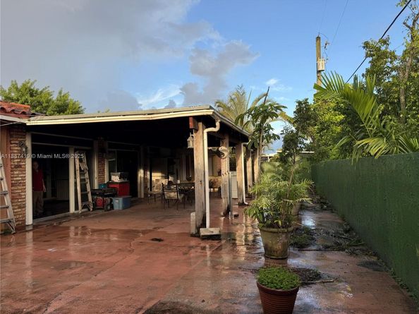 11420 SW 24th St, Miami FL 33165