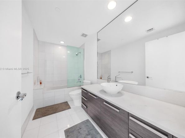 Undisclosed Address #A11913532, Aventura FL 33180