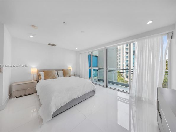 Undisclosed Address #A11913532, Aventura FL 33180