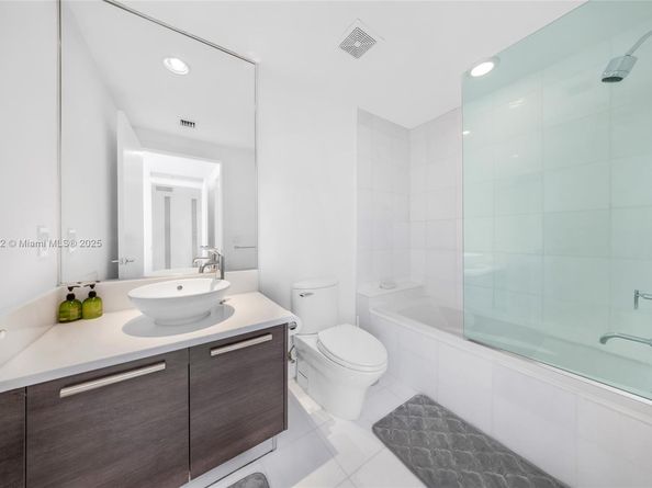 Undisclosed Address #A11913532, Aventura FL 33180