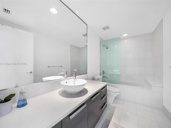 Undisclosed Address #A11913532, Aventura FL 33180