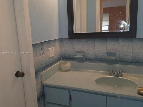 250 NW 63rd Ct, Miami FL 33126