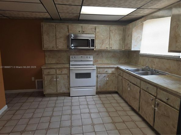 250 NW 63rd Ct, Miami FL 33126