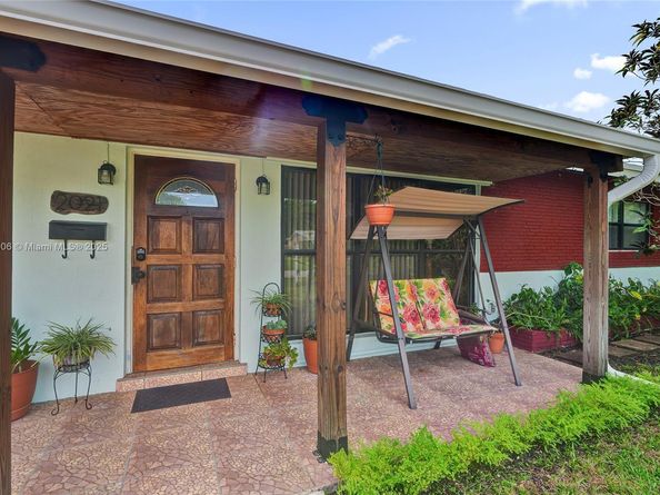 2021 N 56th Way, Hollywood FL 33021