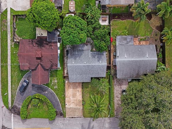 2021 N 56th Way, Hollywood FL 33021