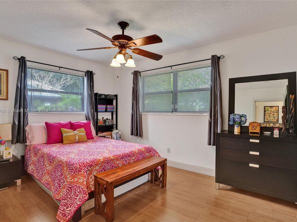 2021 N 56th Way, Hollywood FL 33021