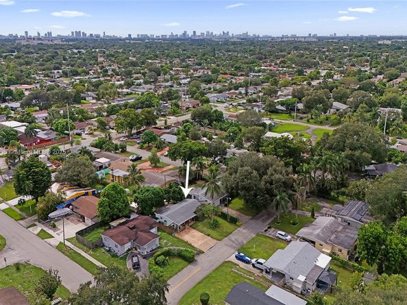 2021 N 56th Way, Hollywood FL 33021
