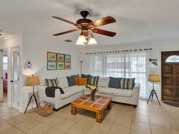 2021 N 56th Way, Hollywood FL 33021