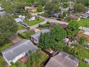 2021 N 56th Way, Hollywood FL 33021