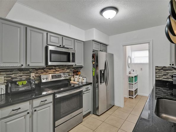 2021 N 56th Way, Hollywood FL 33021